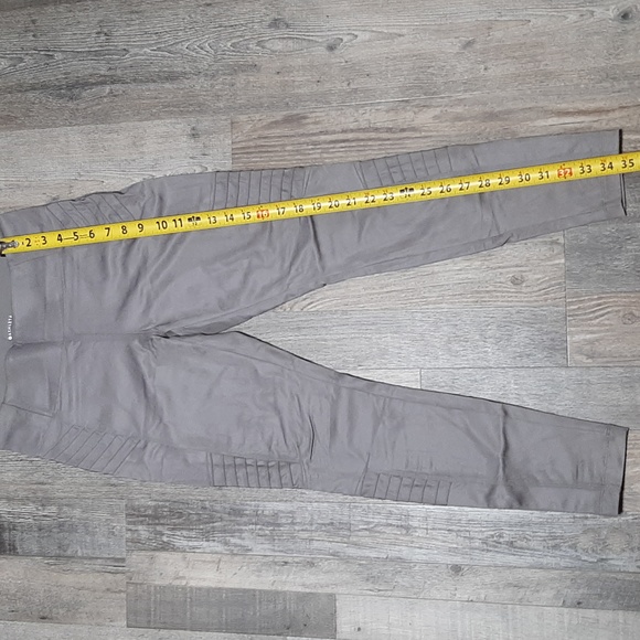 Athleta medium leggings - Picture 2 of 4